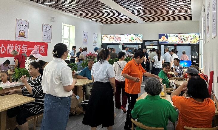 “小食堂”里的“大民生”——天山路街道天山社区幸福“食”光社区食堂正式开业